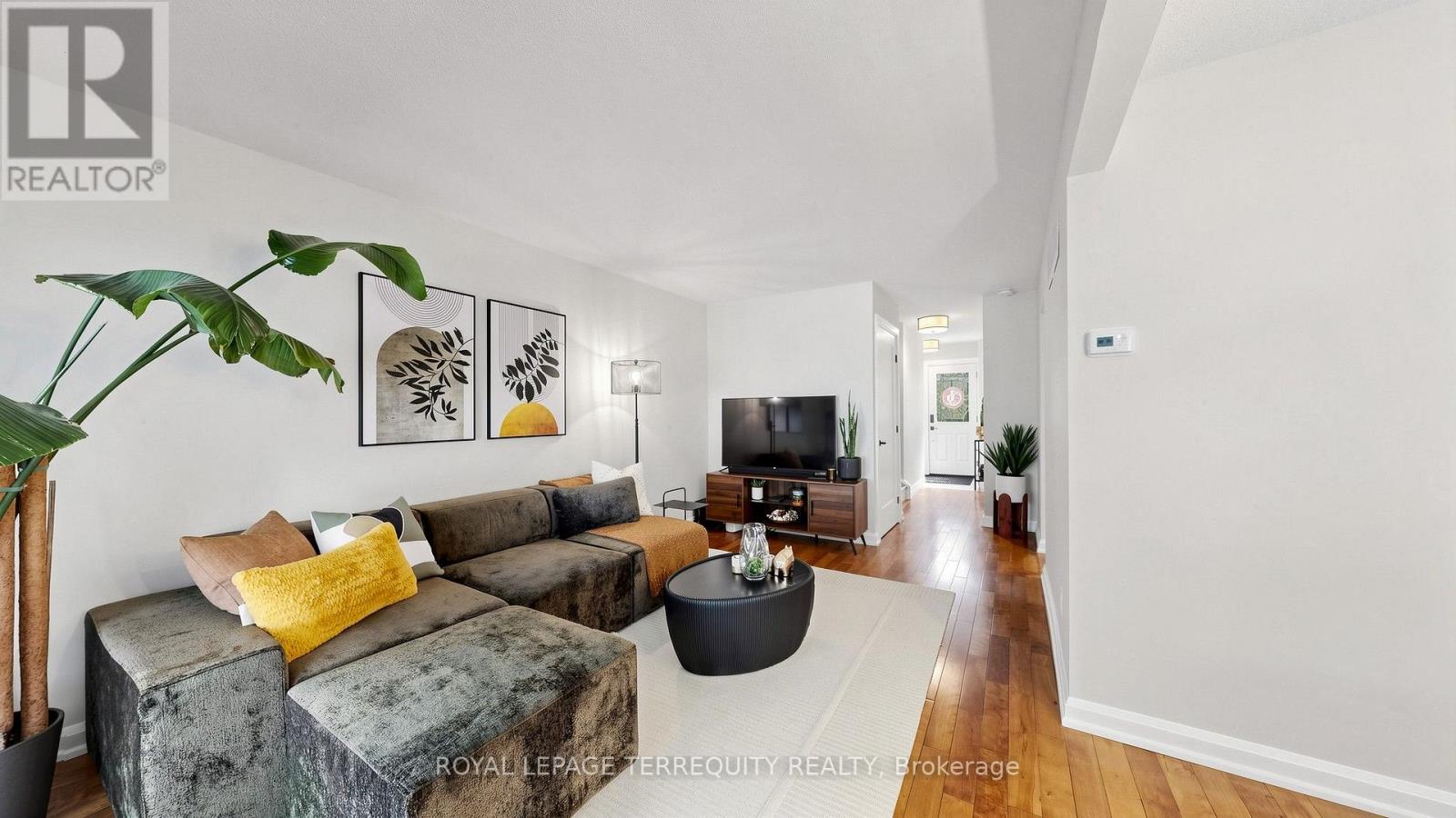 #18 18 MORLEY CRESCENT - 6