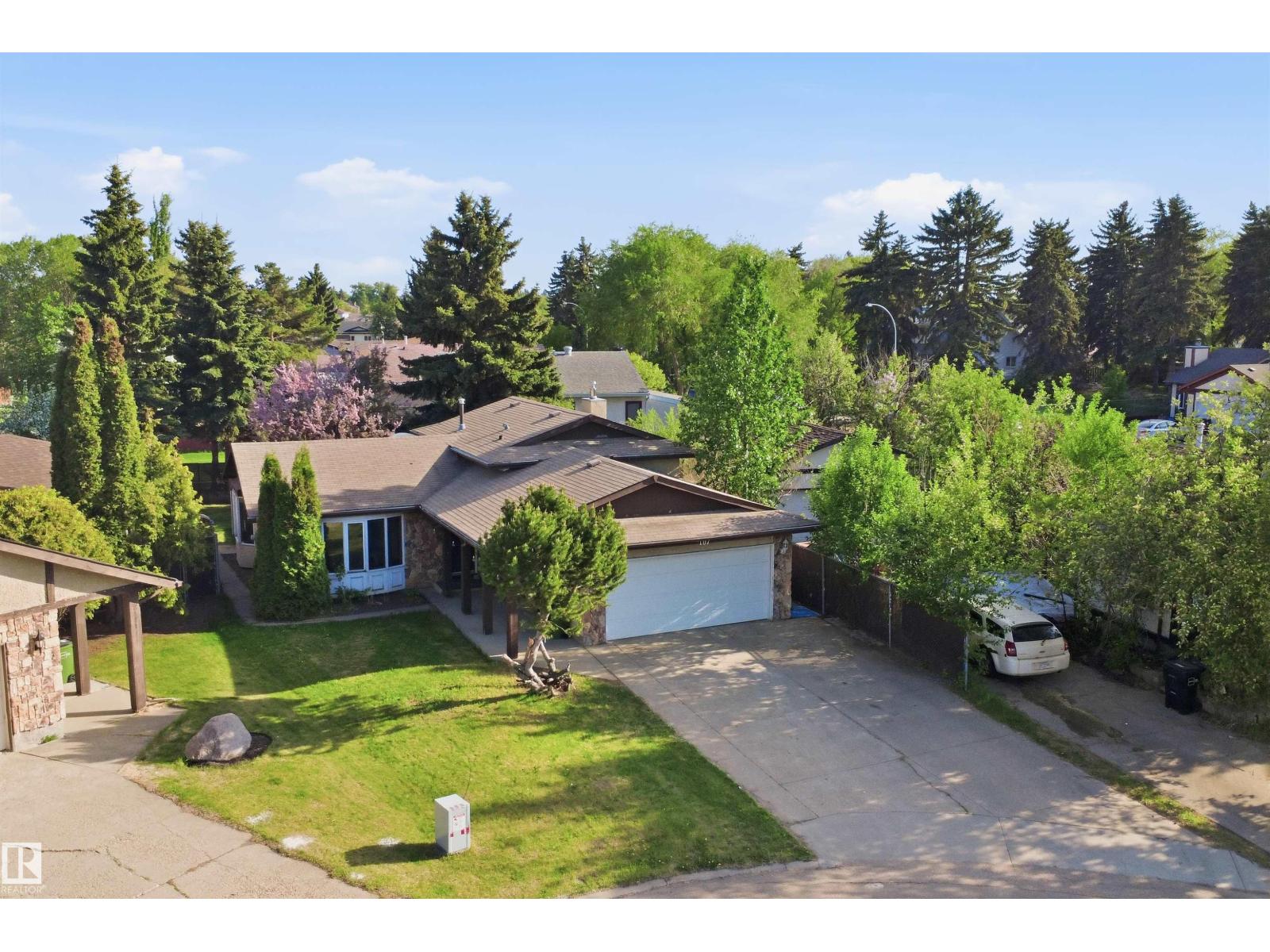 2107 40 ST NW - 2
