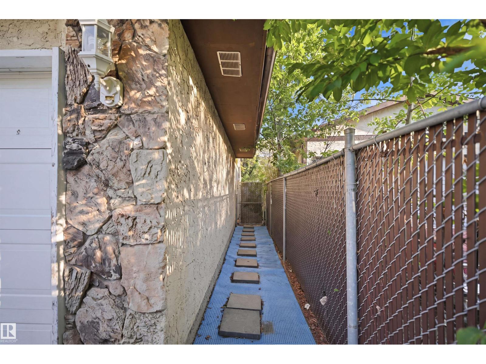 2107 40 ST NW - 21