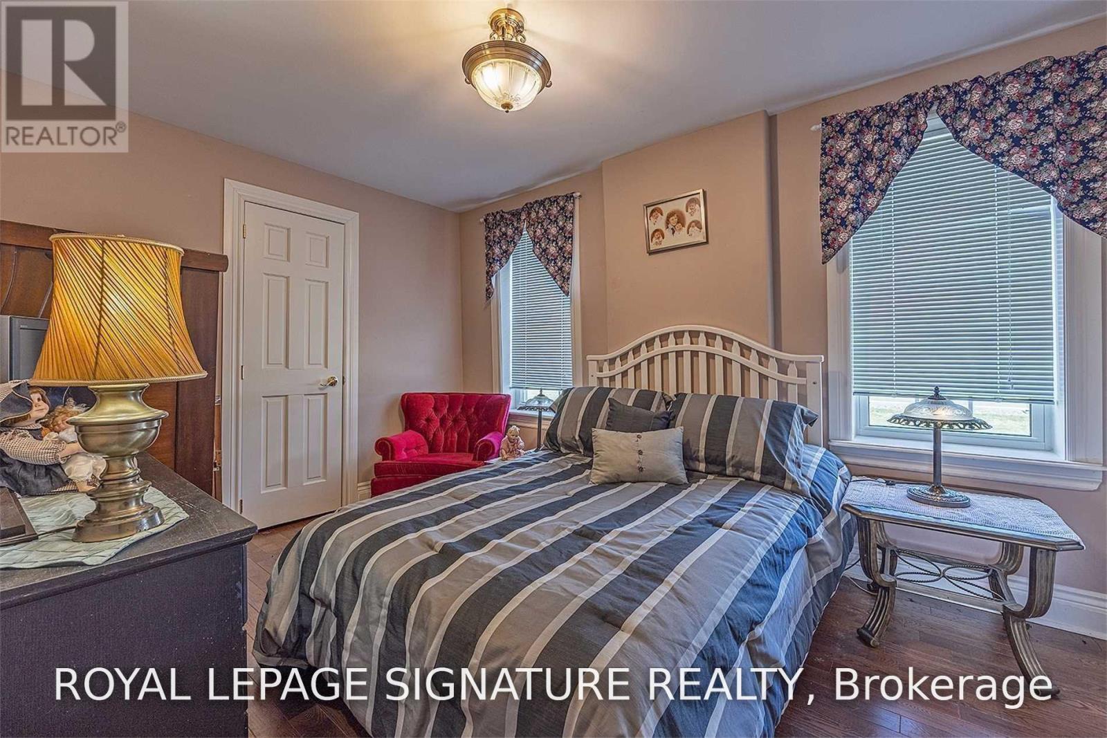 480 NEWBURGH ROAD - 32