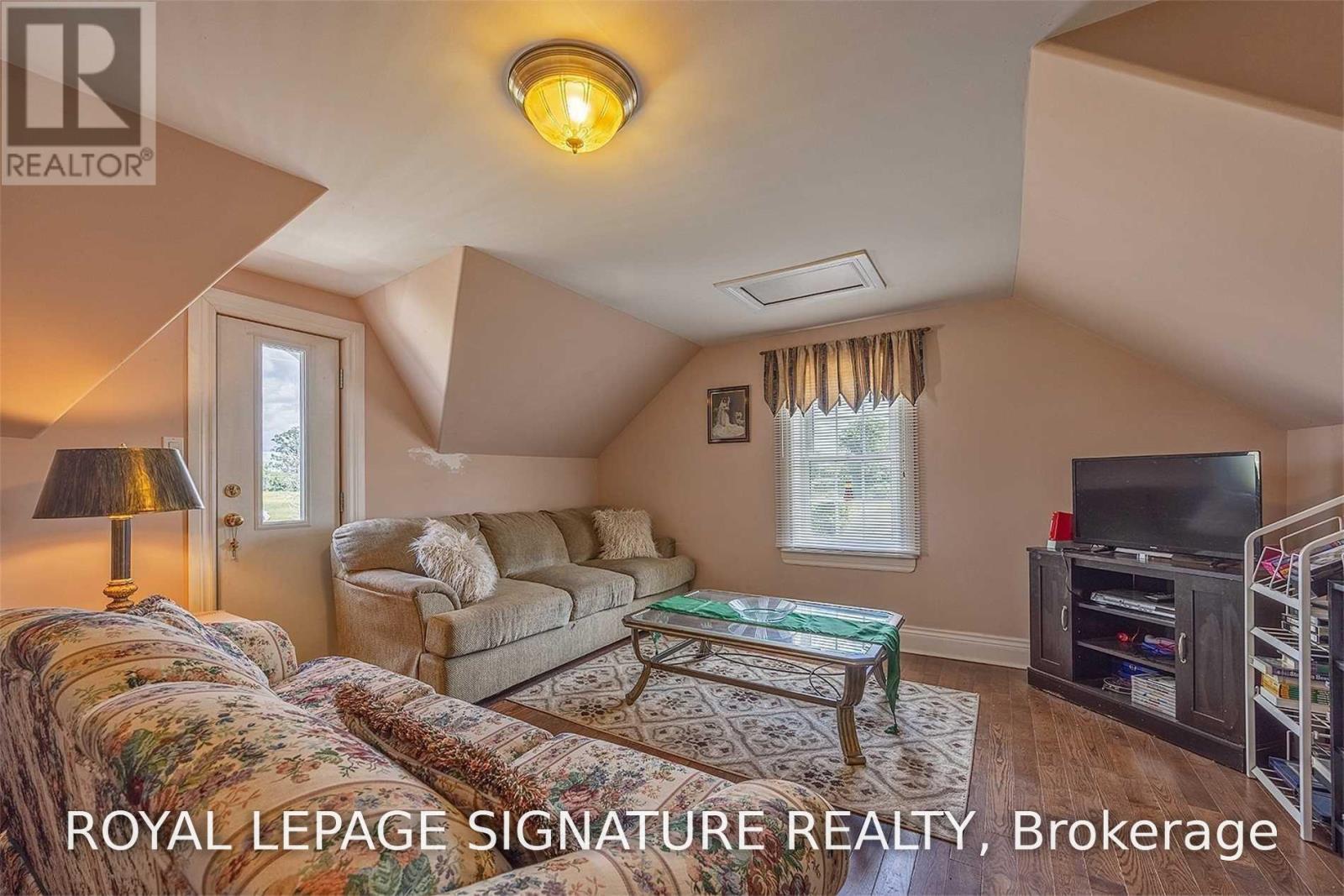 480 NEWBURGH ROAD - 34