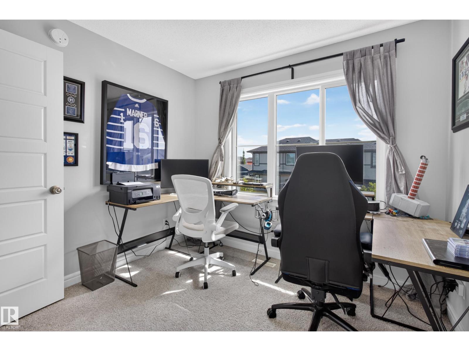 6 Daniel ST - 32