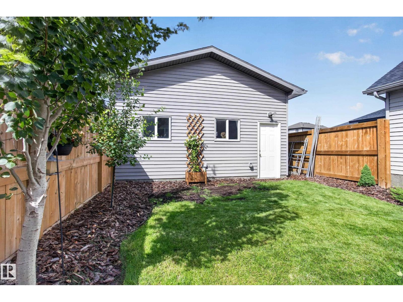6 Daniel ST - 40