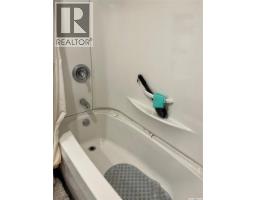 726 M Avenue S, Saskatoon, SK S7M2L4 Photo 11