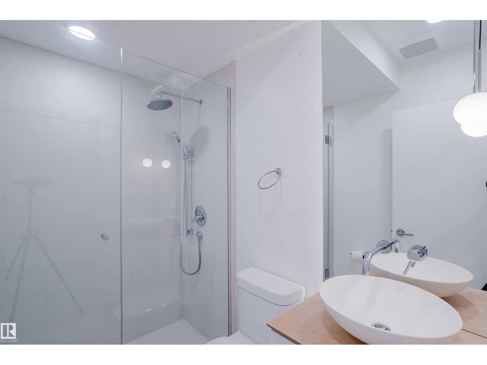 7405 89 ST NW - 32