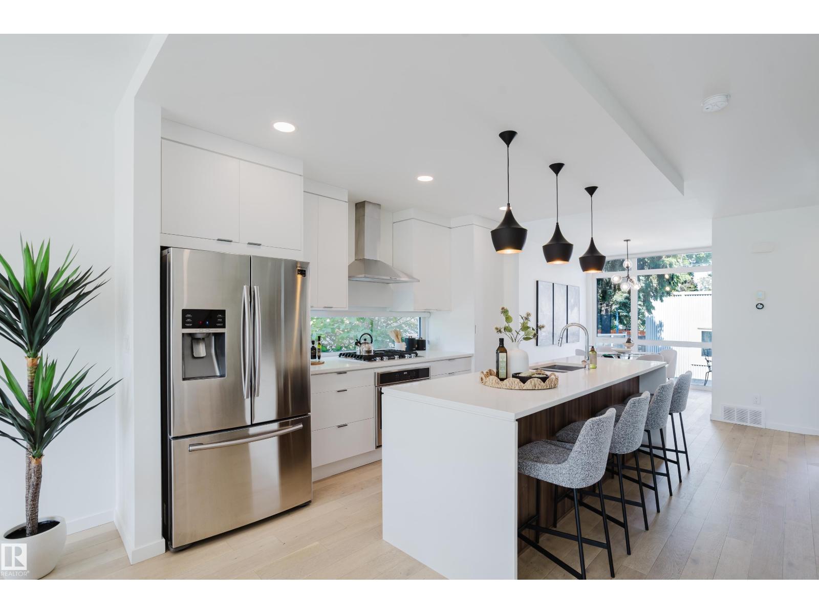7405 89 ST NW - 9