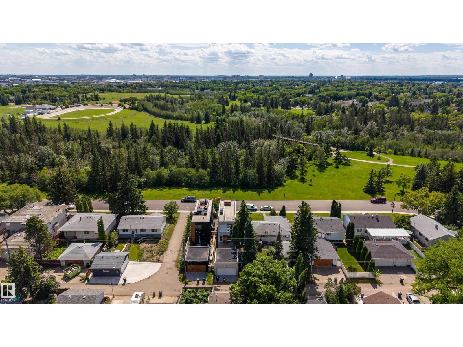 7405 89 ST NW - 36