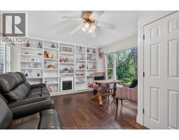 Living room/Fireplace - 935 Bartlet, Windsor, ON N9G1V3 Photo 11
