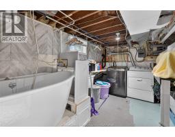 935 Bartlet, Windsor, ON N9G1V3 Photo 33