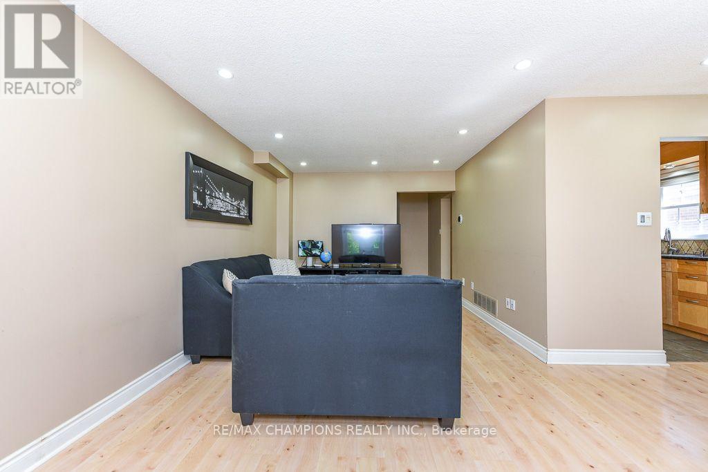 163 SIMMONS BOULEVARD - 7