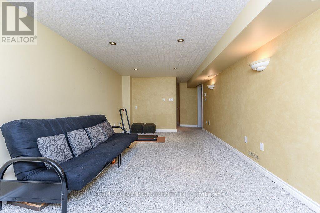 163 SIMMONS BOULEVARD - Image 40