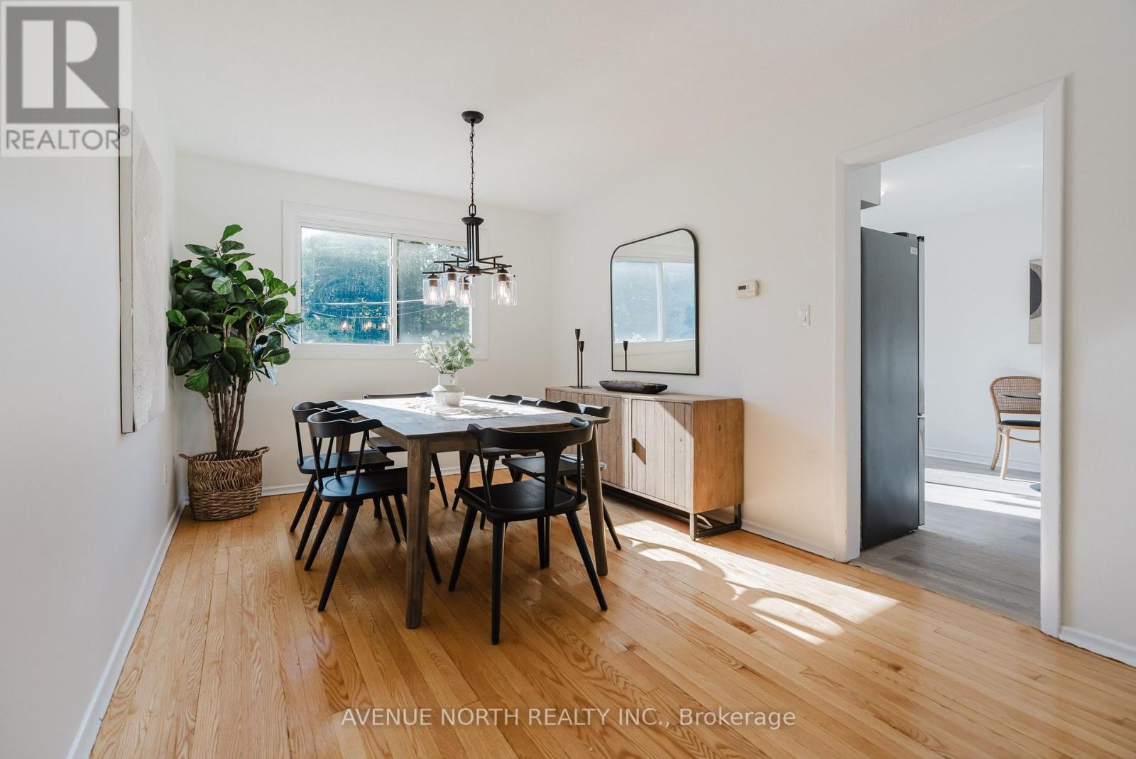 2732-2730 COLMAN STREET - 13
