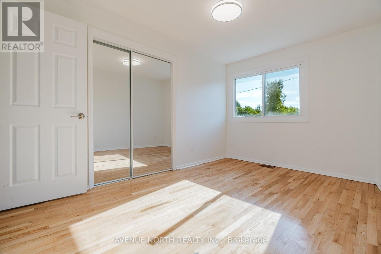 2732-2730 COLMAN STREET - 29