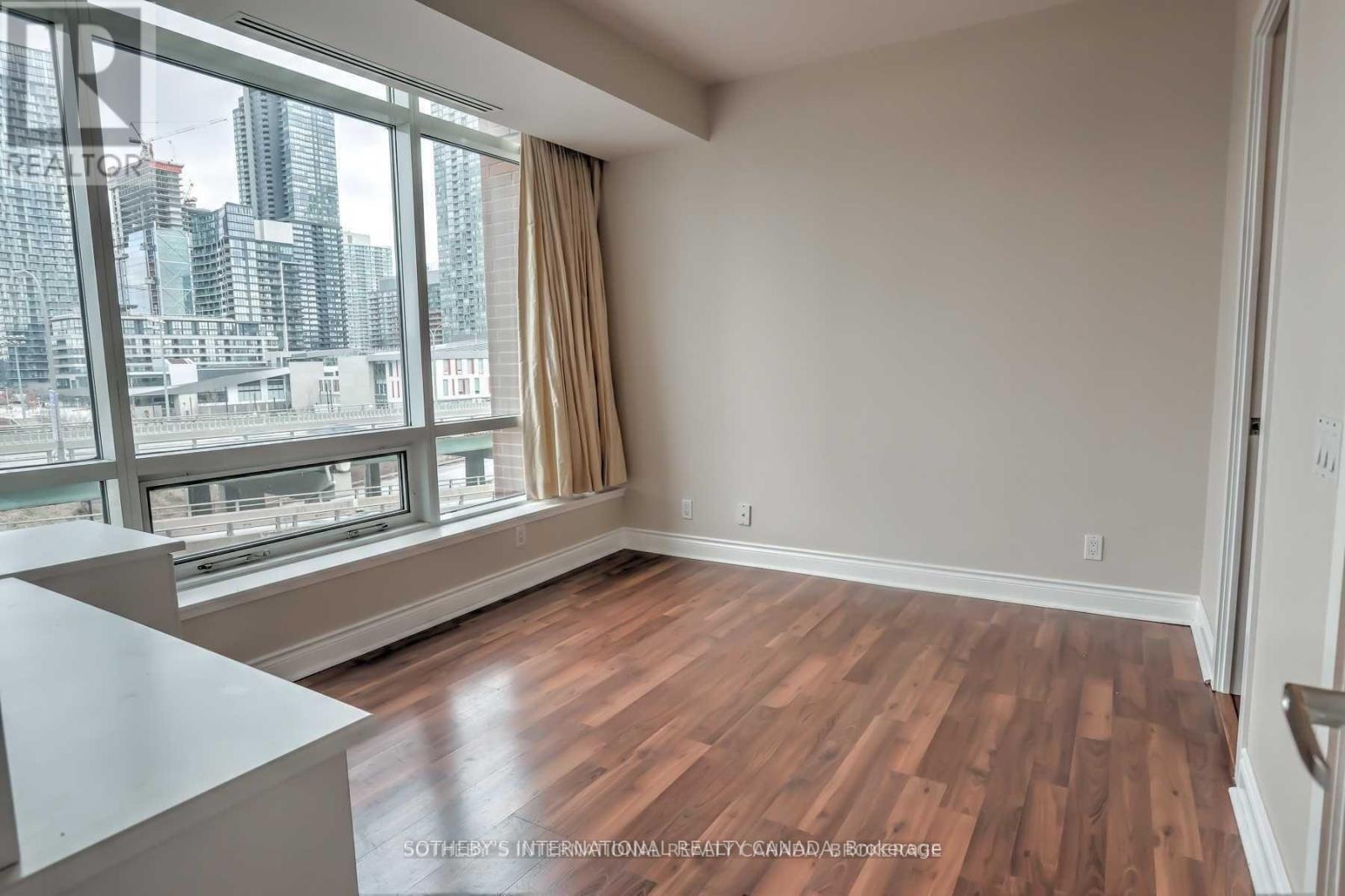 #610W 500 QUEENS QUAY W - 13