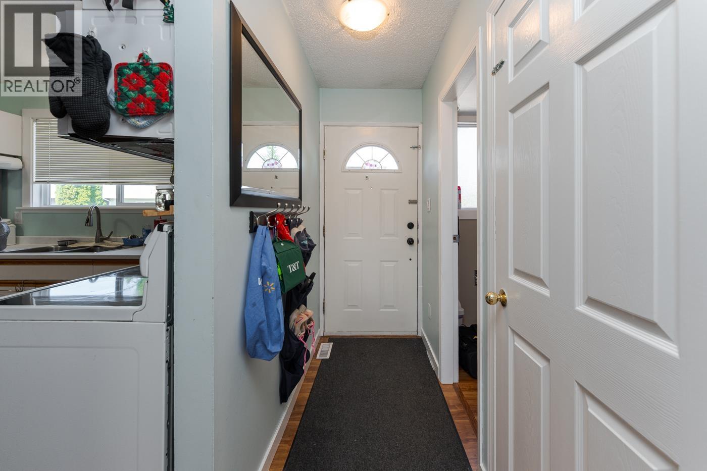 Photo 8 of 30 — 180 MCARTHUR PLACE · Prince George, BC
