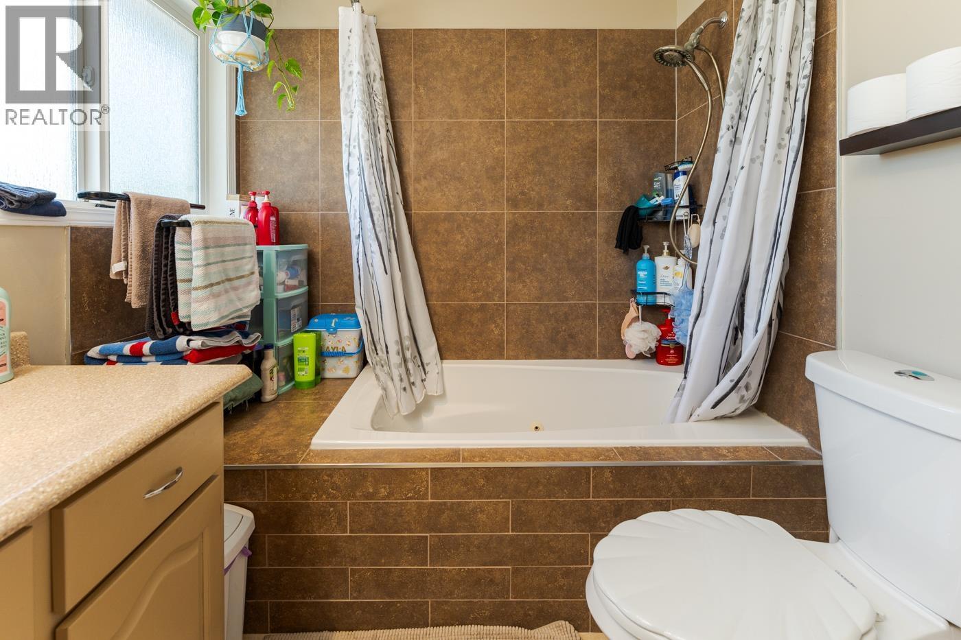 Photo 10 of 30 — 180 MCARTHUR PLACE · Prince George, BC