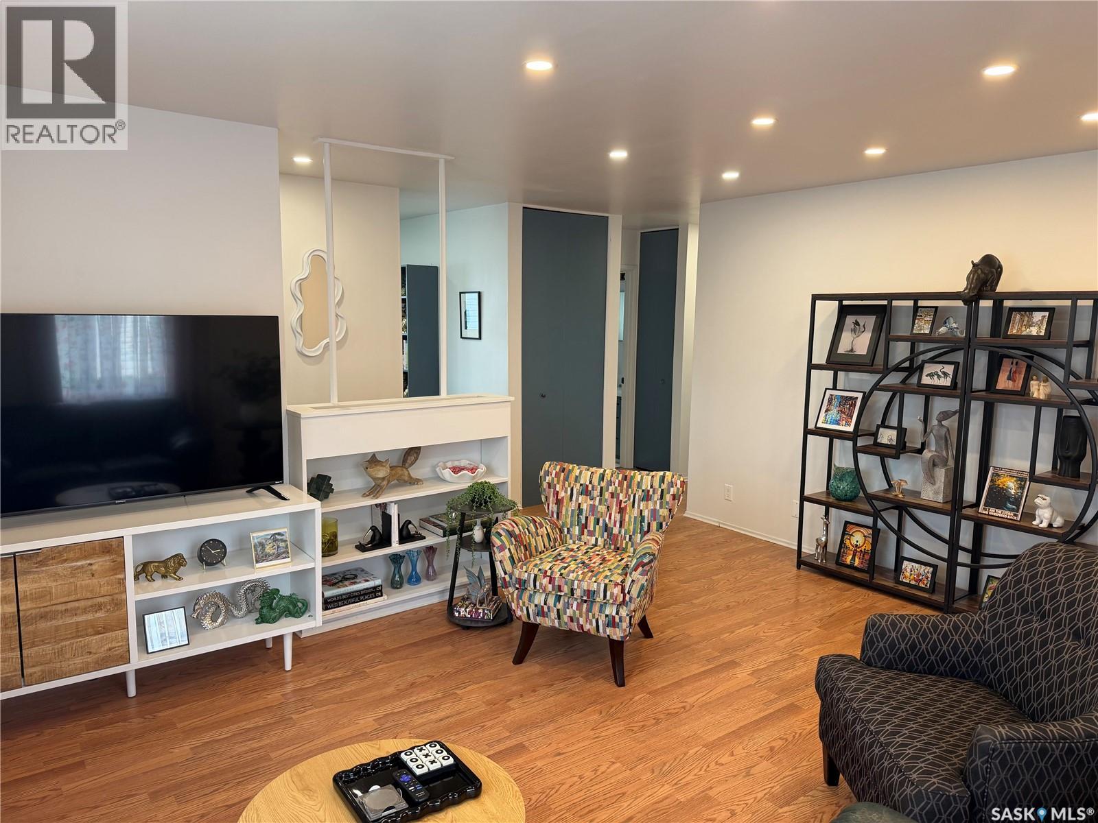 407 5th STREET E - 10