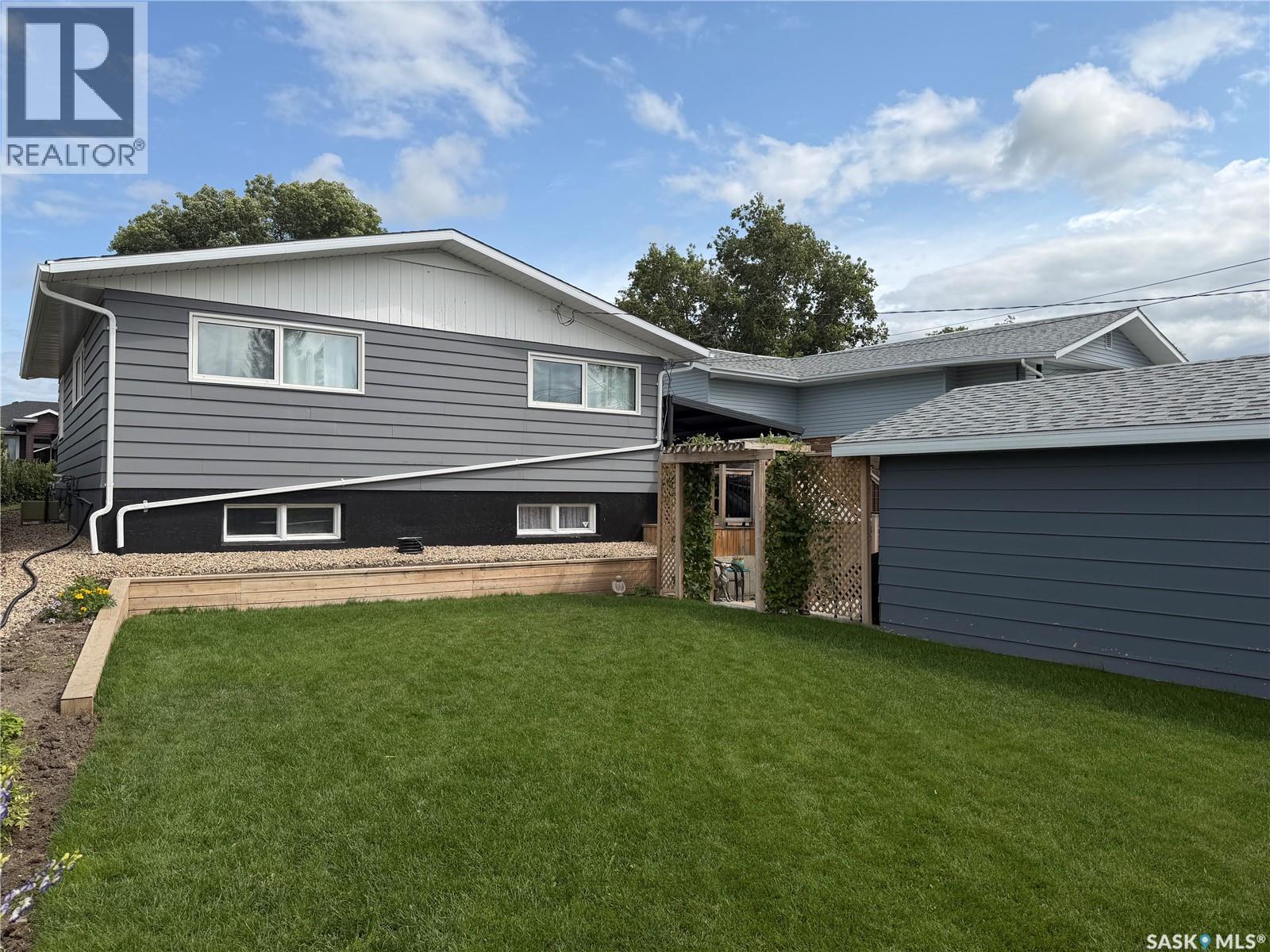 407 5th STREET E - Image 37