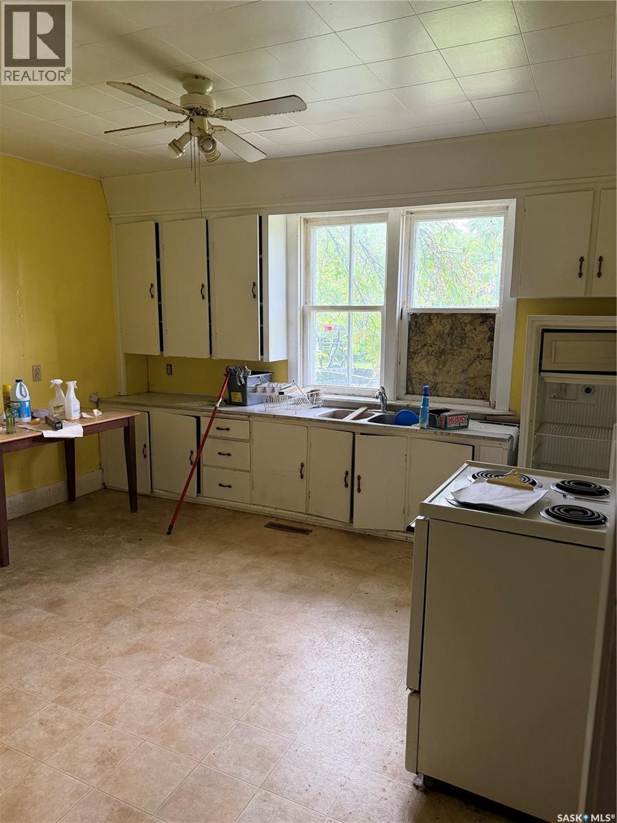 301 Elizabeth STREET - 3