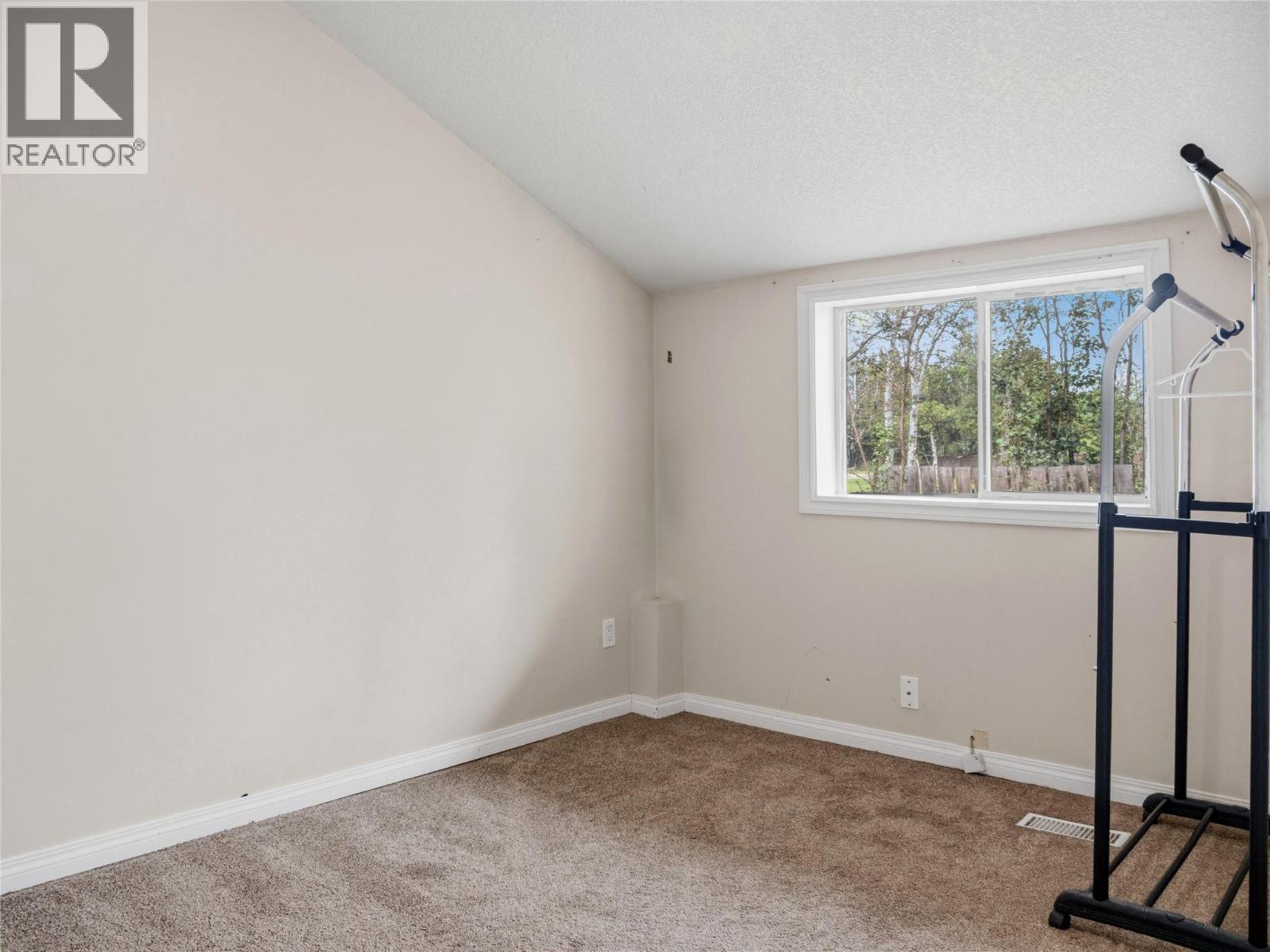 10744 17 Street - 16