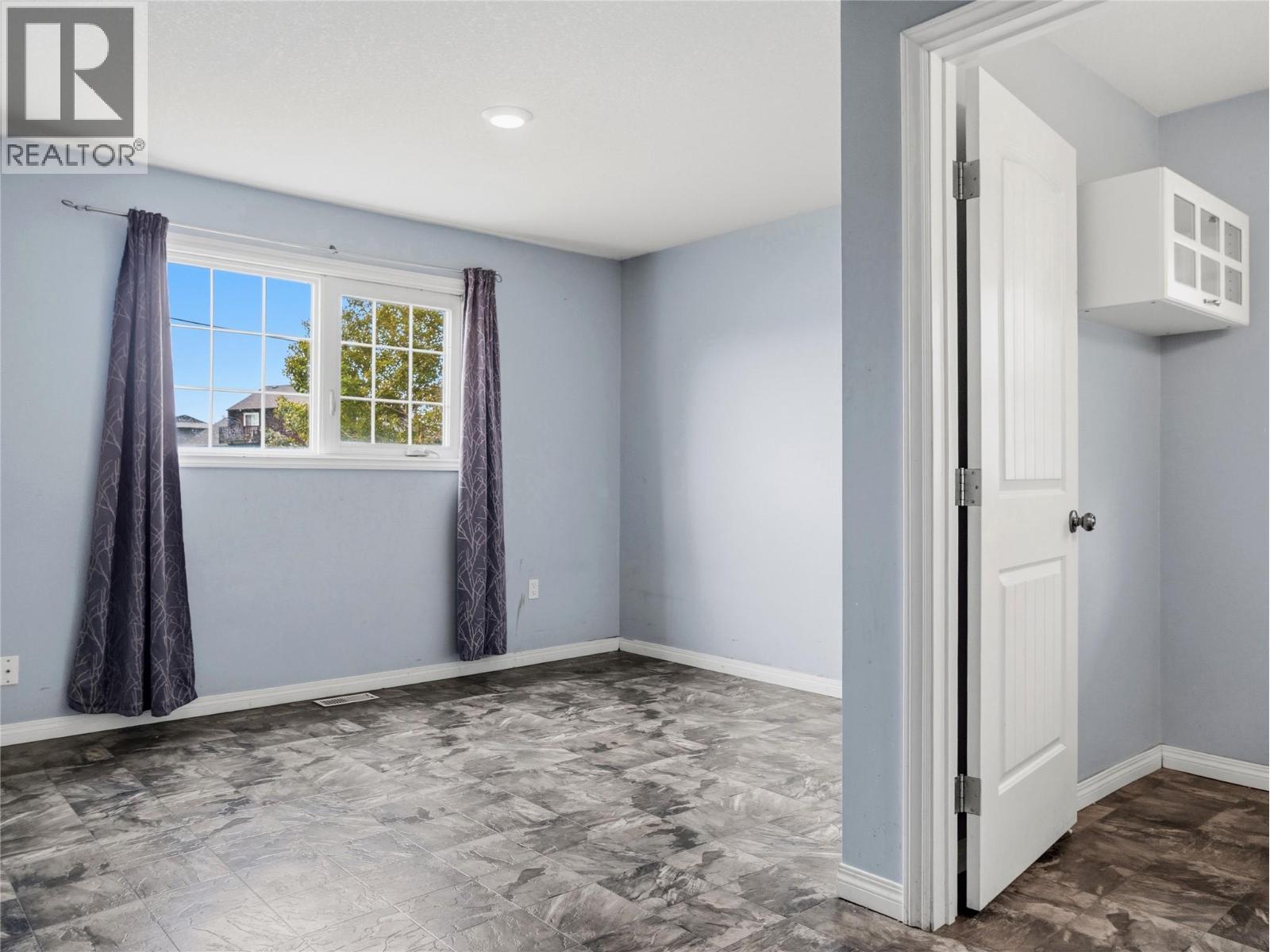 10744 17 Street - 27