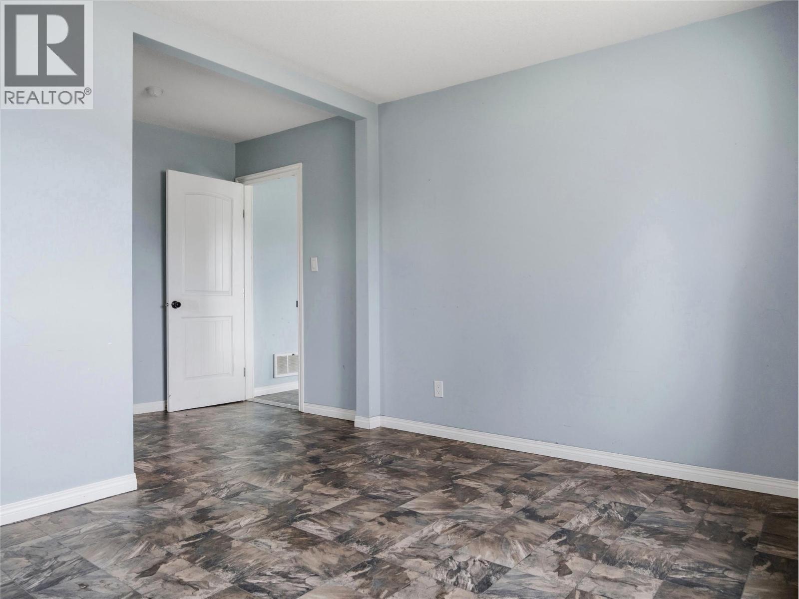 10744 17 Street - 29
