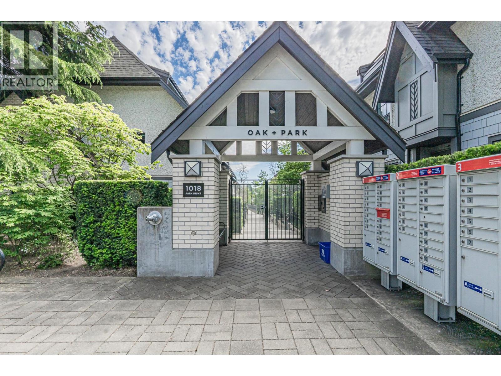 4 Bed, 3 Bath House for Sale in Vancouver – 7903 OAK STREET, Vancouver – MLS# R3153111 - Image 2