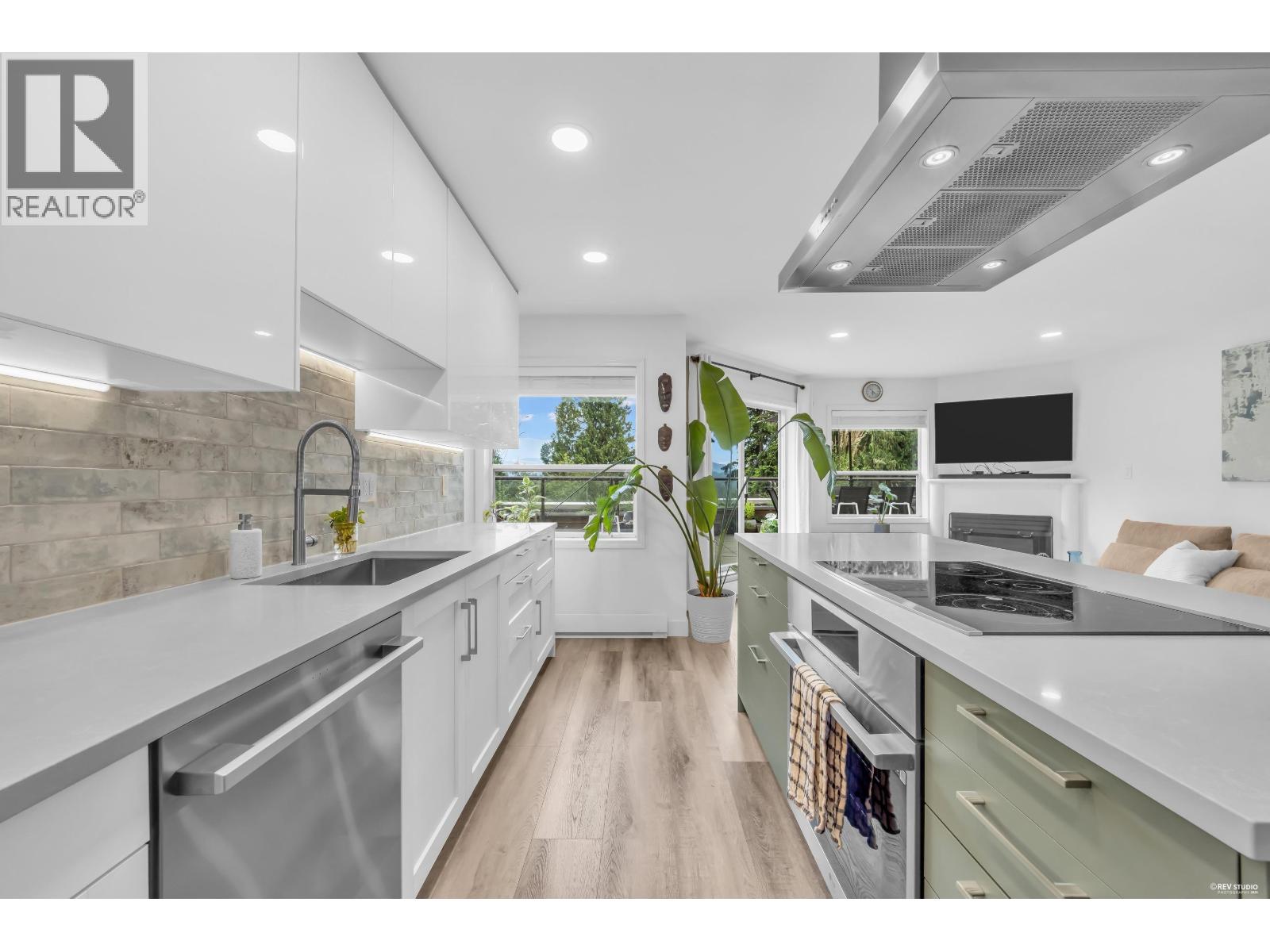 Photo of 604 1500 OSTLER COURT 16