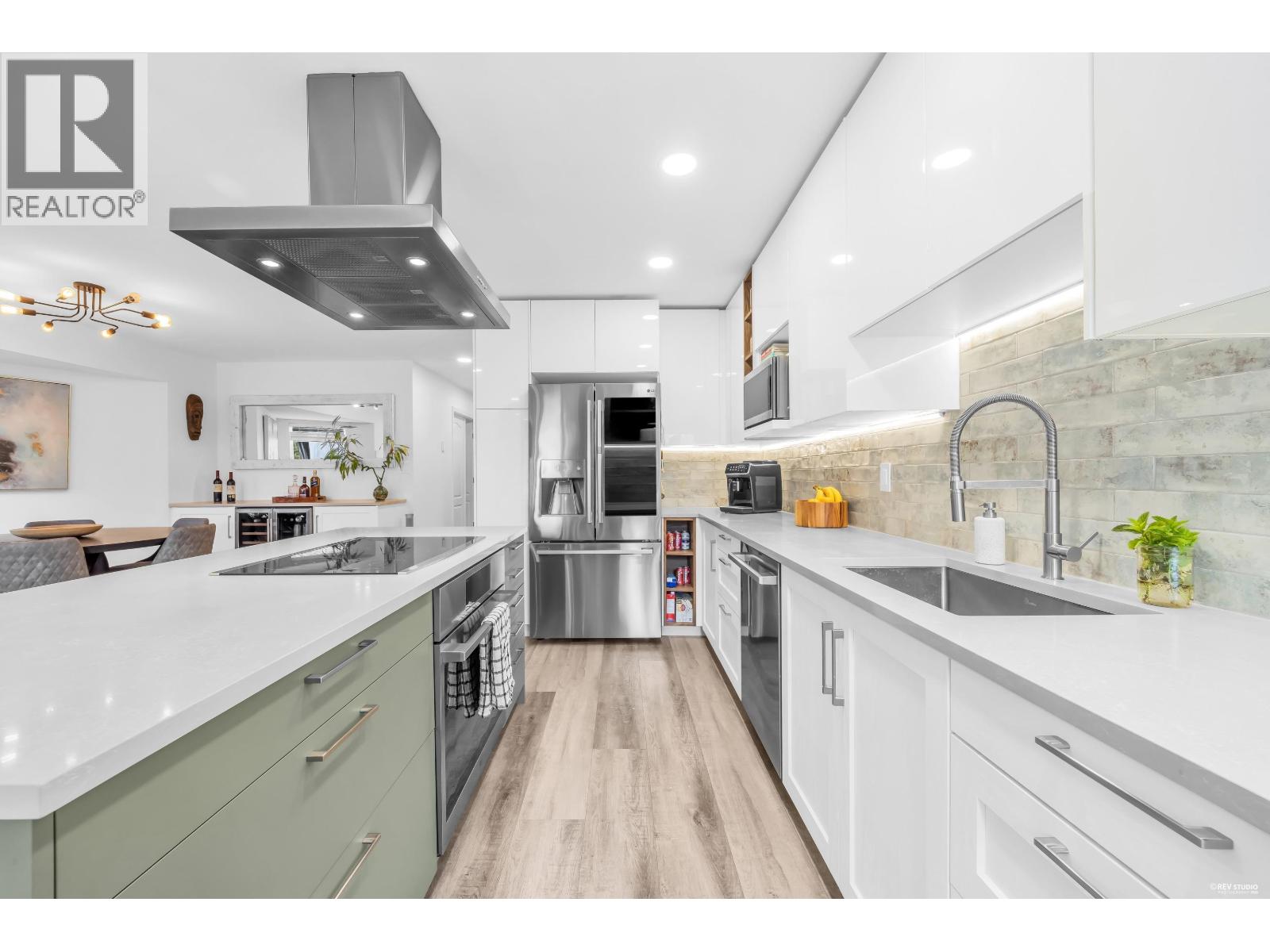 Photo of 604 1500 OSTLER COURT 17
