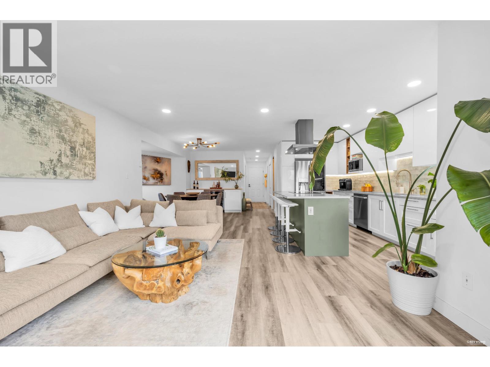 Photo of 604 1500 OSTLER COURT 9