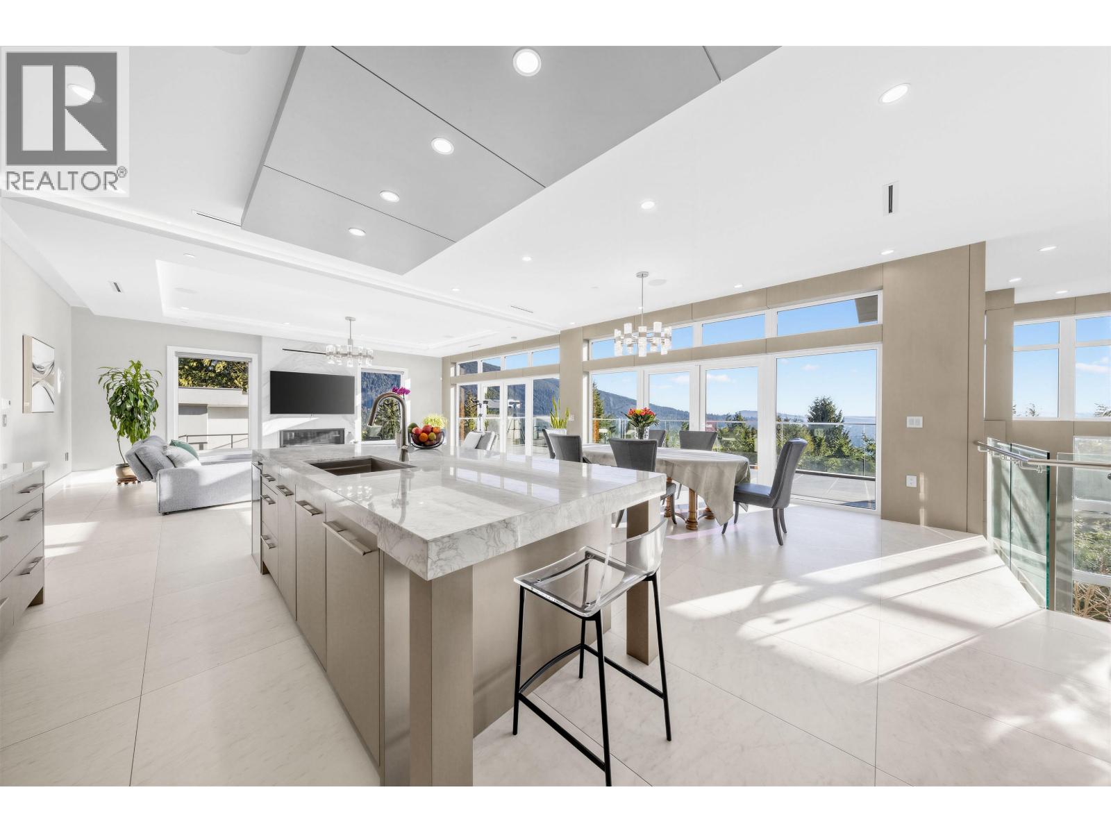 515 BALLANTREE ROAD, West Vancouver