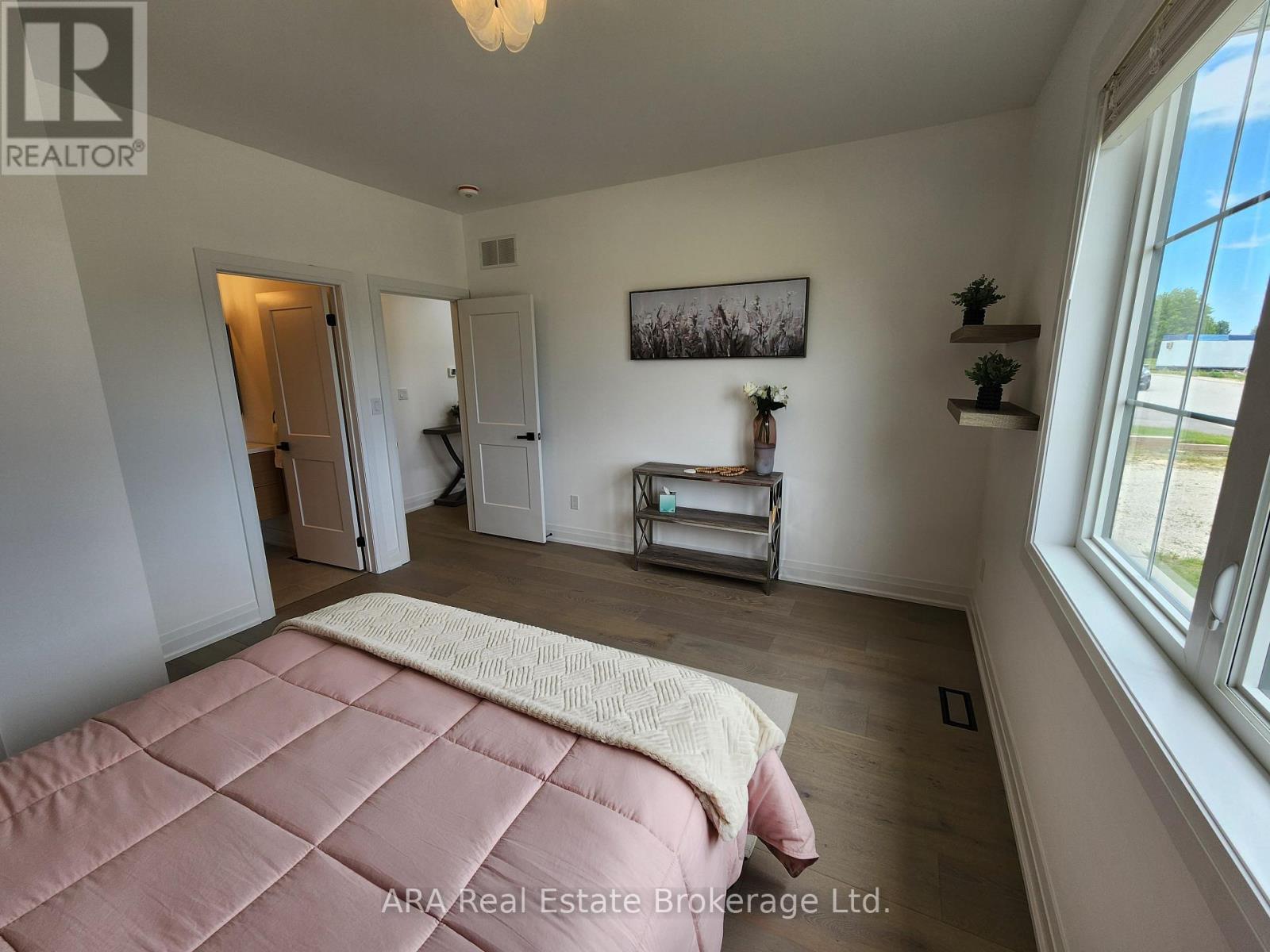 #33 2 HILTON LANE - 32