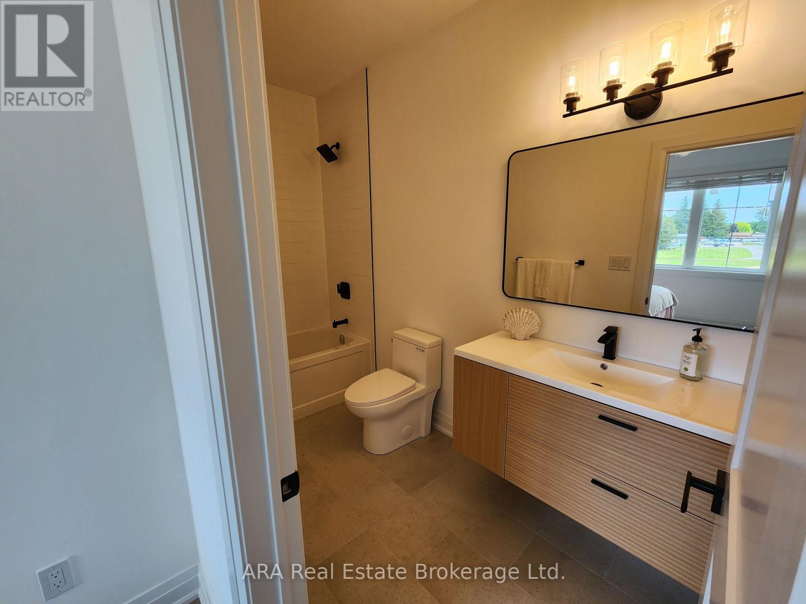 #33 2 HILTON LANE - 34