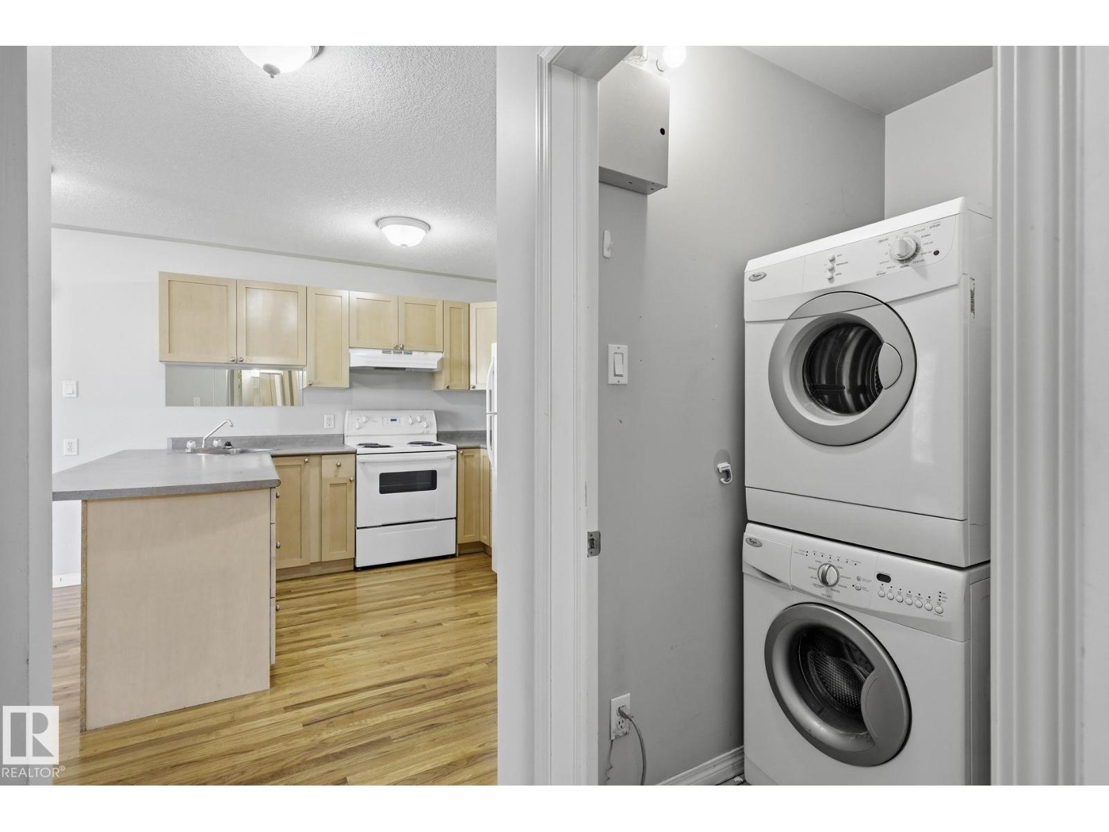#15 11008 124 ST NW - 15