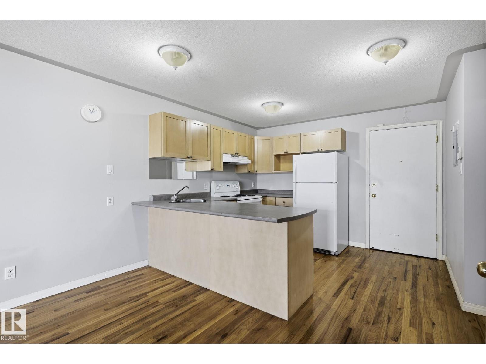#15 11008 124 ST NW, Westmount, Edmonton photo 2