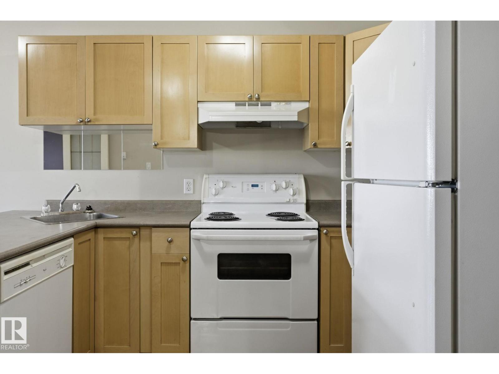 #15 11008 124 ST NW - 3