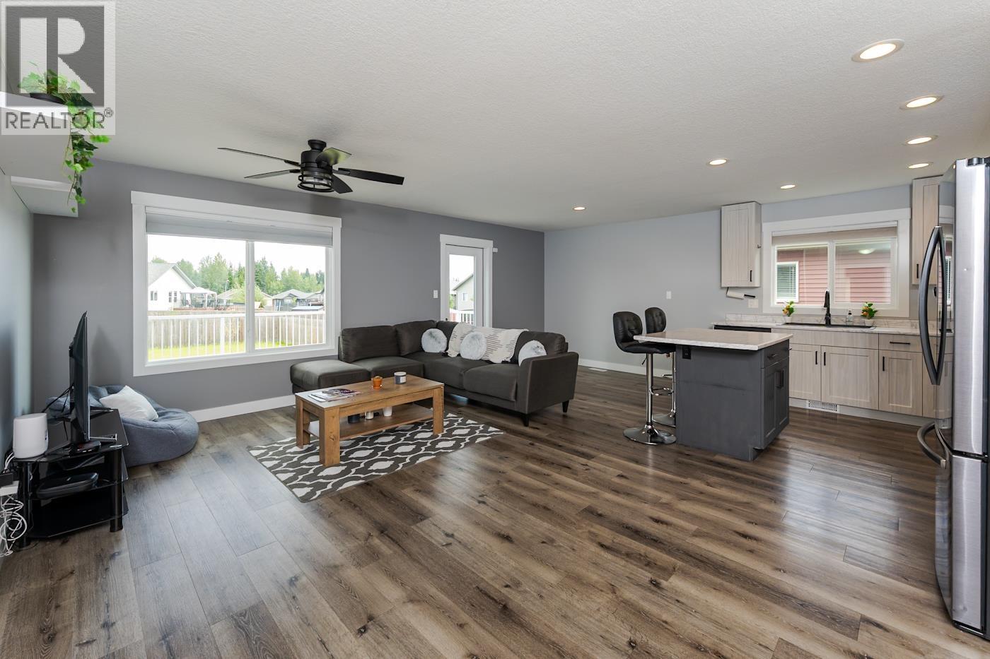 Photo 9 of 28 — 8976 TATLOW PLACE · Prince George, BC