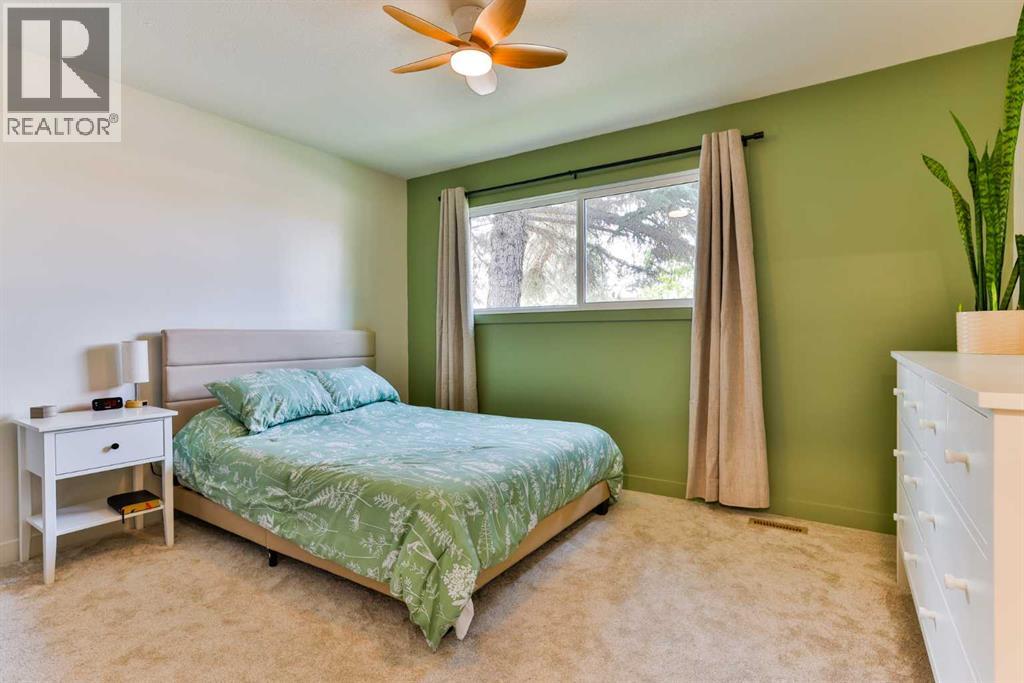 5334 45 Avenue - 9