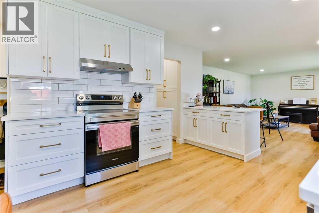 5334 45 Avenue - 6