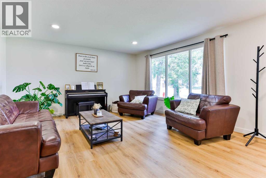 5334 45 Avenue - 4
