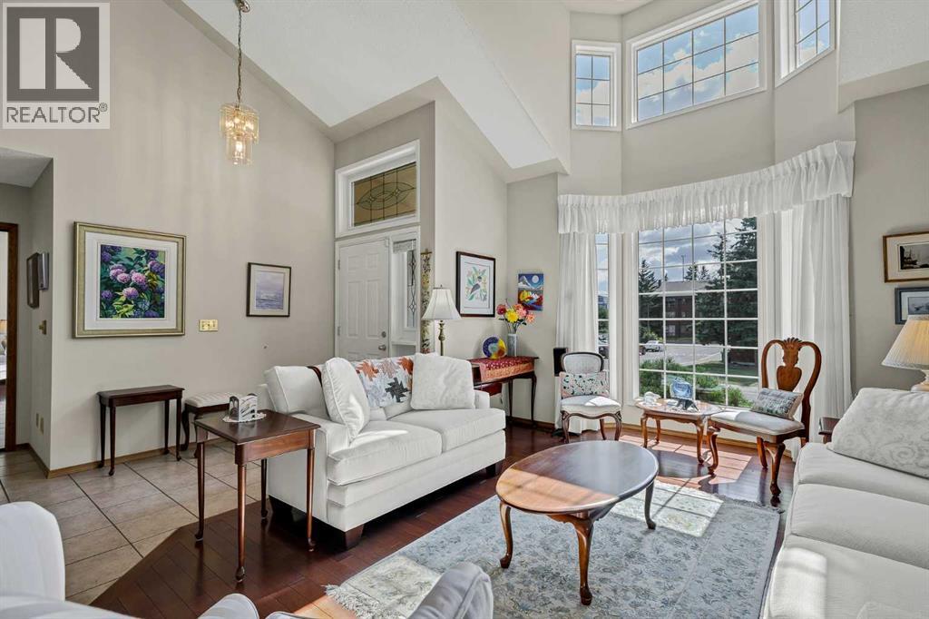 22 Varsity Estates View NW - Image 4