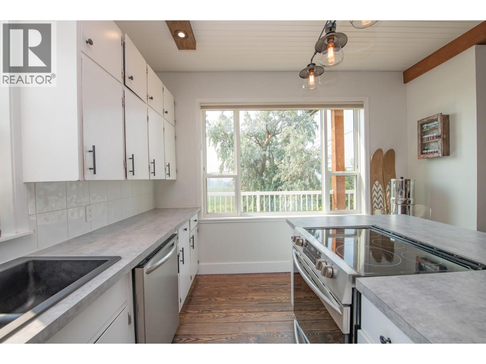 9211 6 Highway - Image 10
