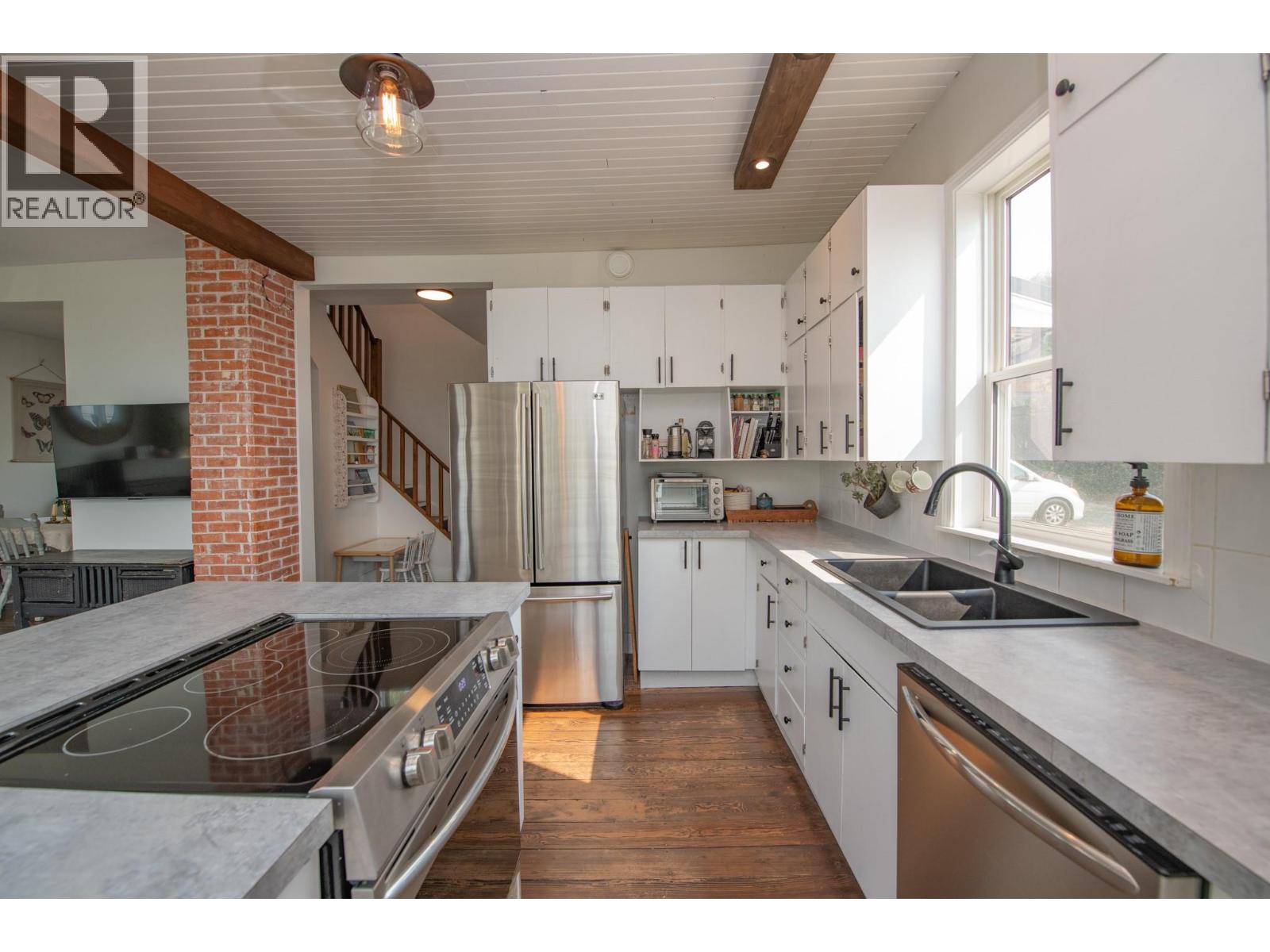 9211 6 Highway - Image 11