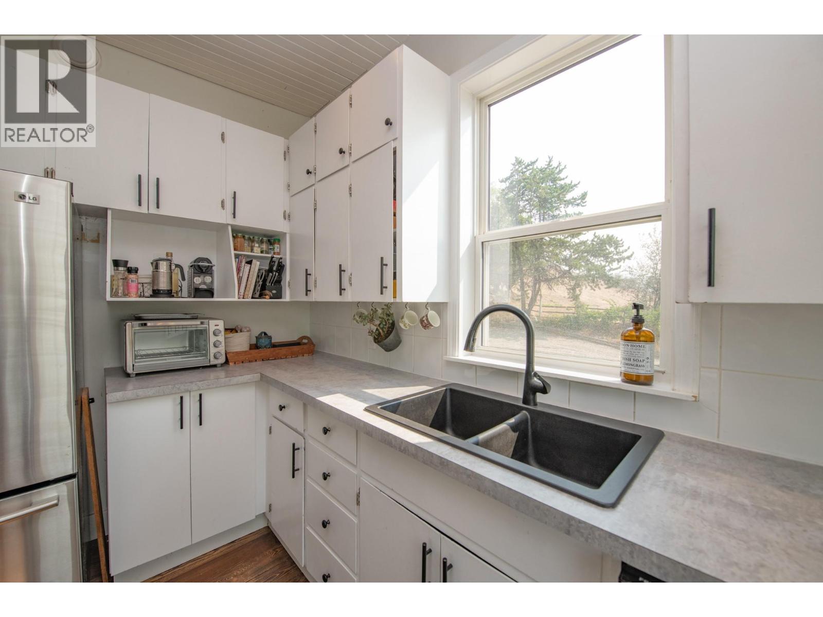 9211 6 Highway - Image 12