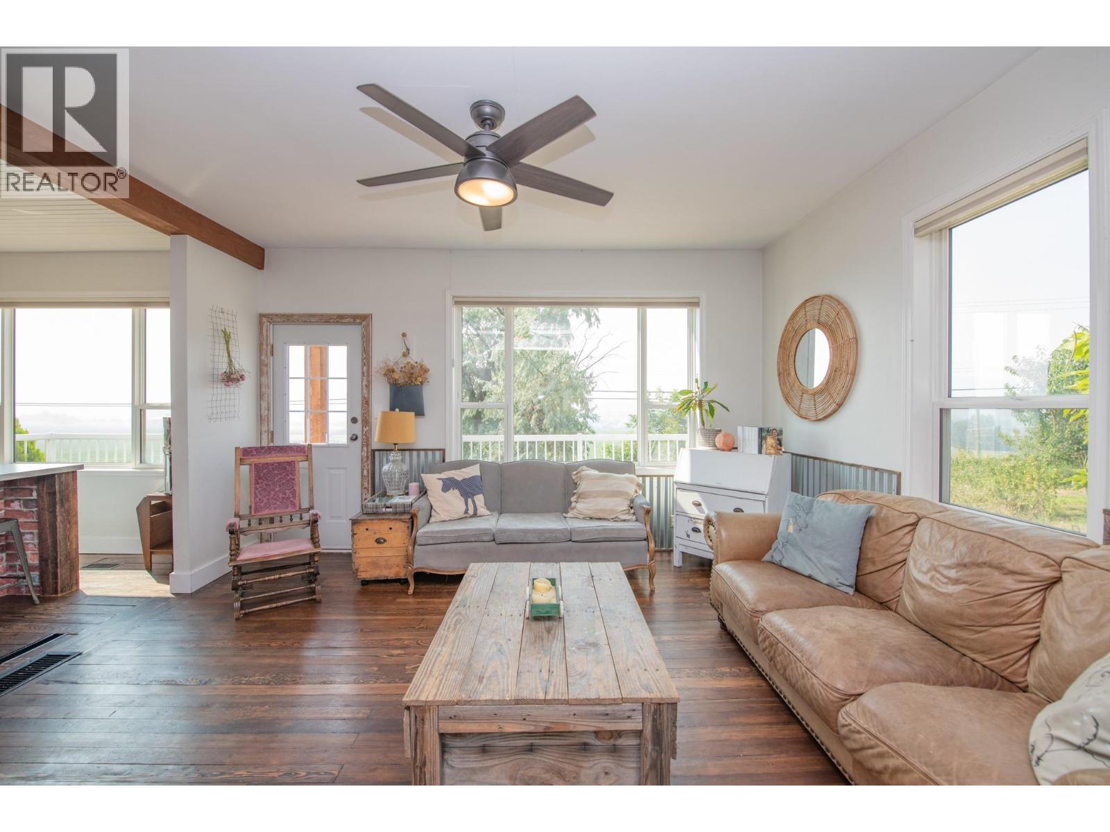 9211 6 Highway - Image 17