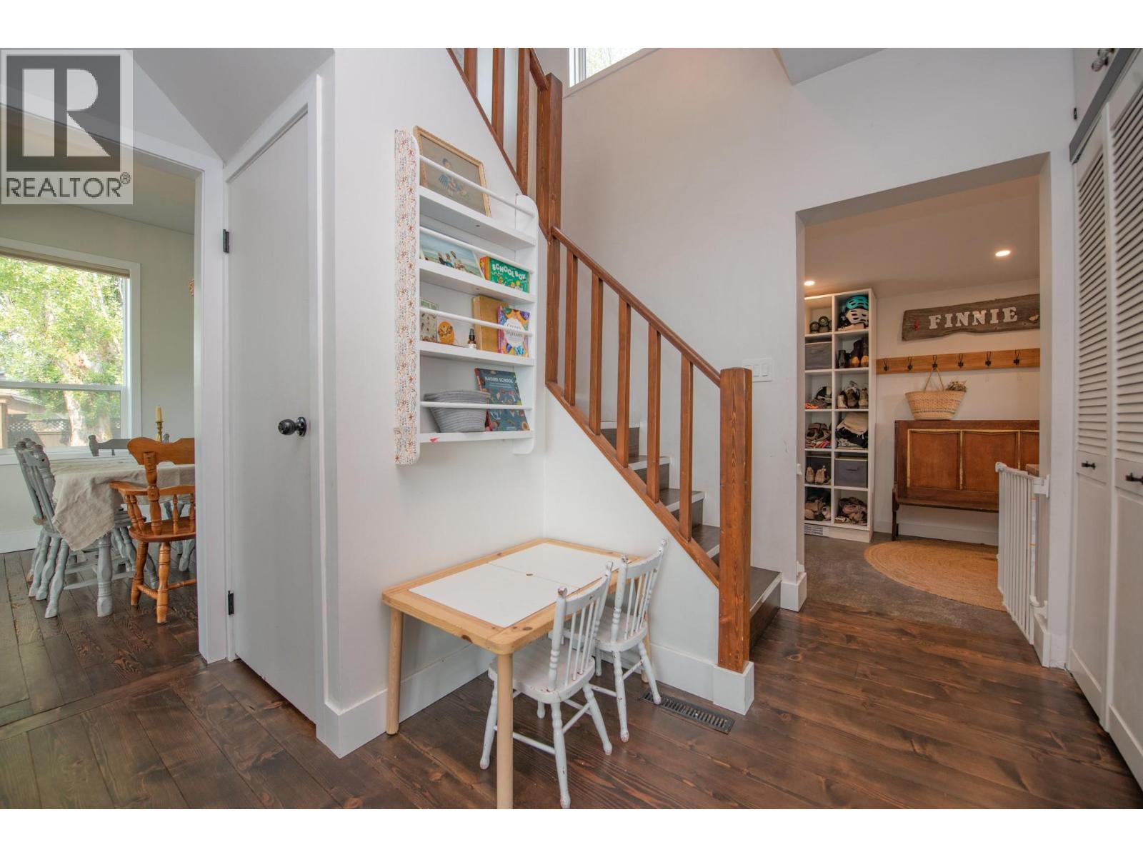 9211 6 Highway - Image 26