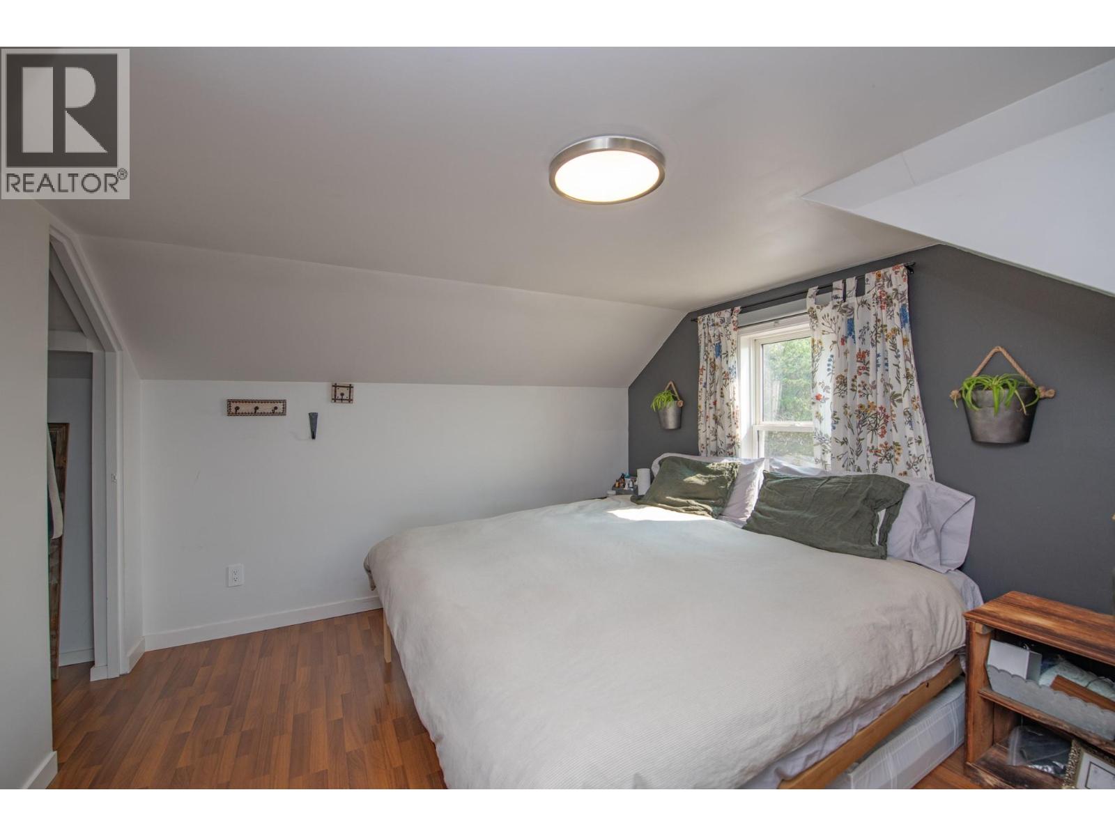9211 6 Highway - 28