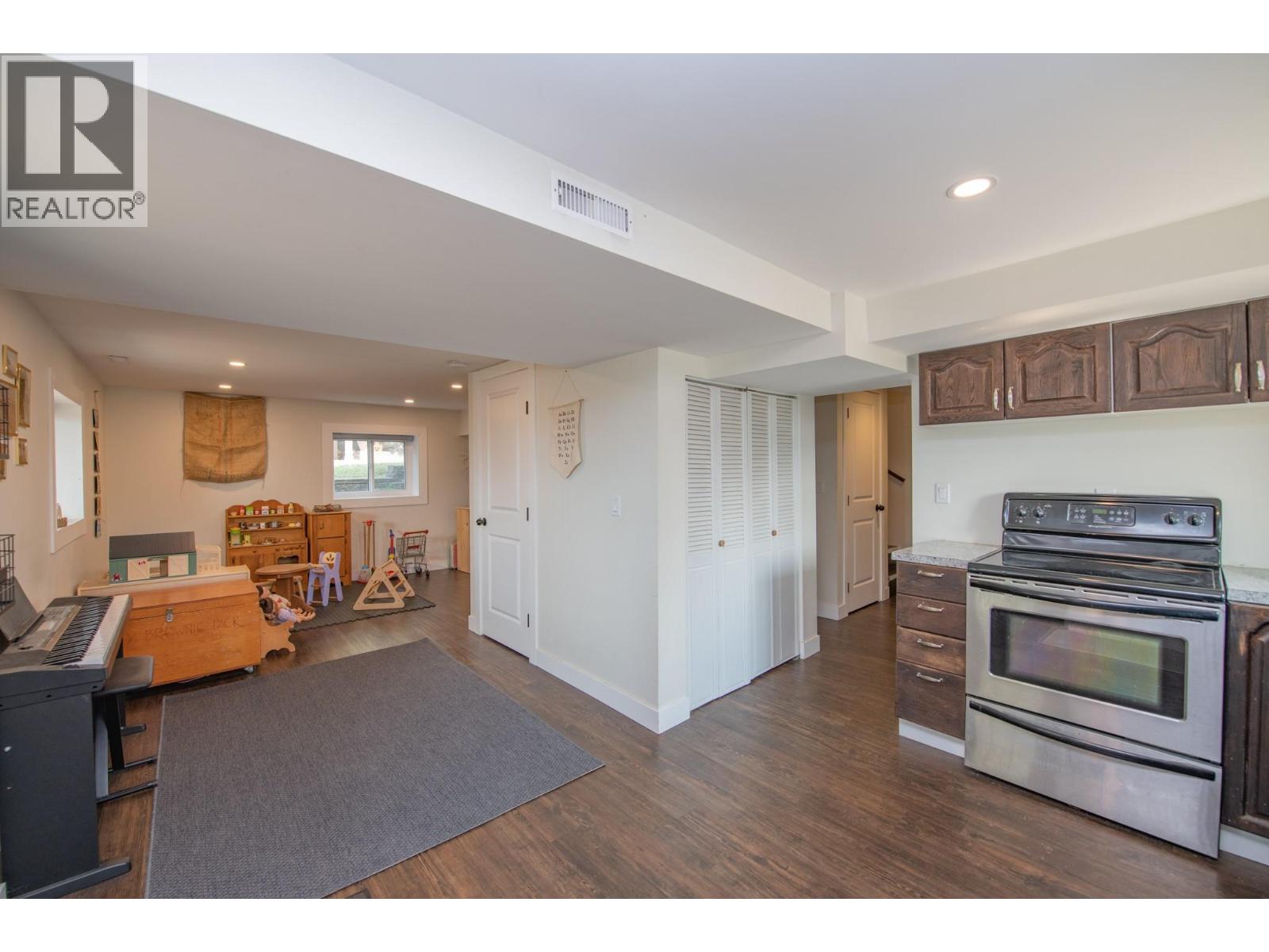 9211 6 Highway - 36