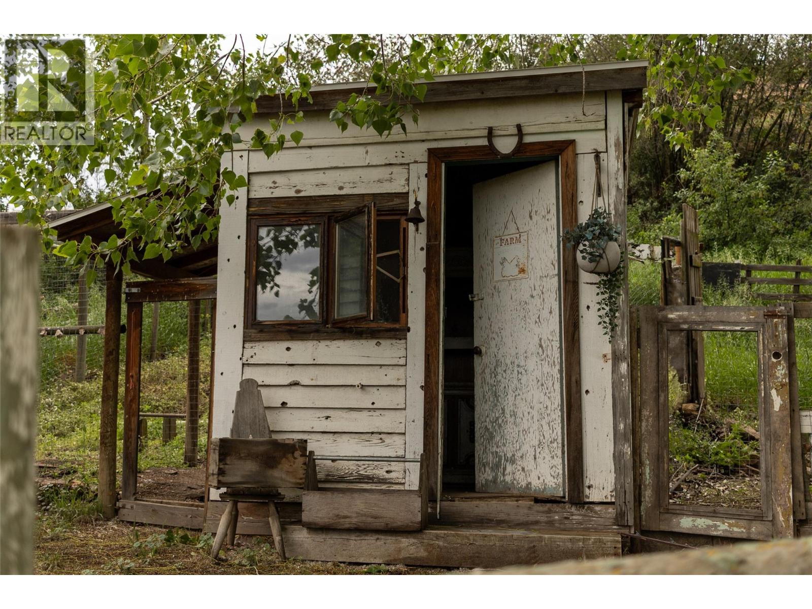 9211 6 Highway - Image 59