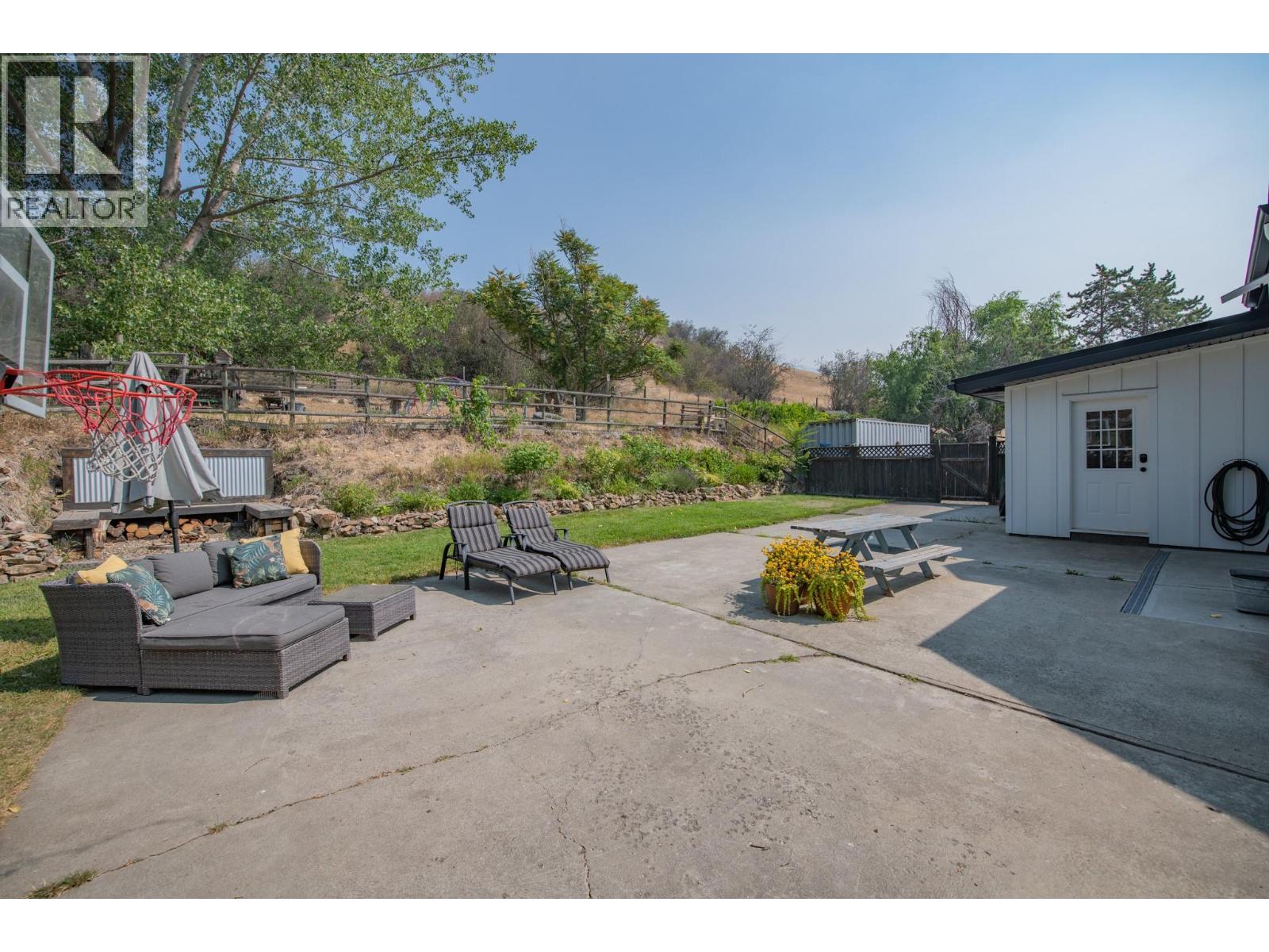 9211 6 Highway - 64